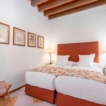Genteel Home Campamento Sevilla Exteriör bild