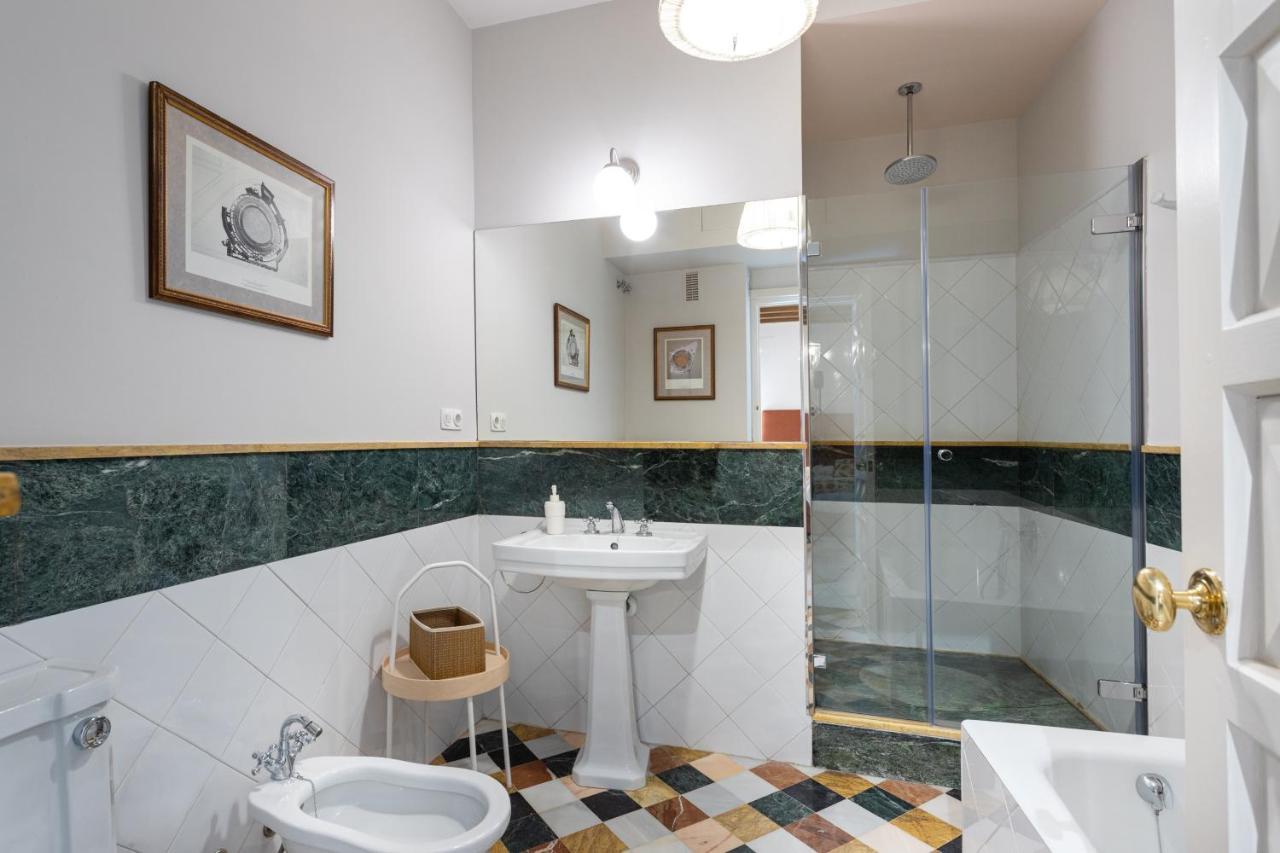Genteel Home Campamento Sevilla Exteriör bild